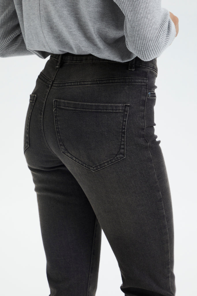 Skinny Jeans with Back Pockets